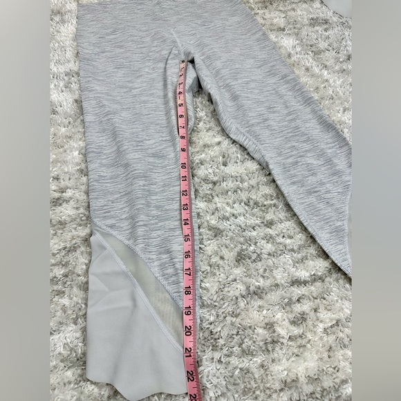 Lululemon Fast Free Crop Leggings Size 12 Gray Scallop - Picture 10 of 13